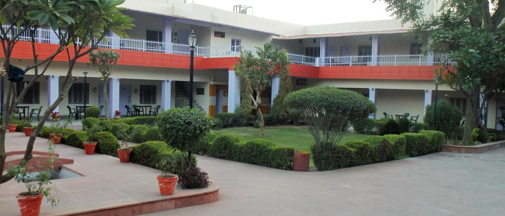 Hotel Goverdhan Tourist Complex Fatehpur Sīkri Dış mekan fotoğraf