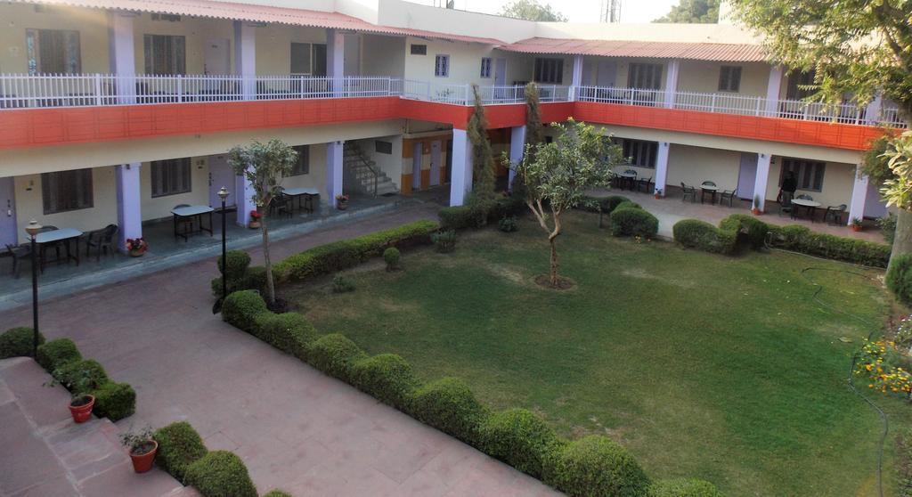 Hotel Goverdhan Tourist Complex Fatehpur Sīkri Dış mekan fotoğraf